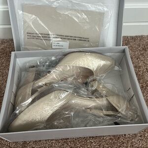 NEW Benjamin Walk Touch-Ups color champagne size 9